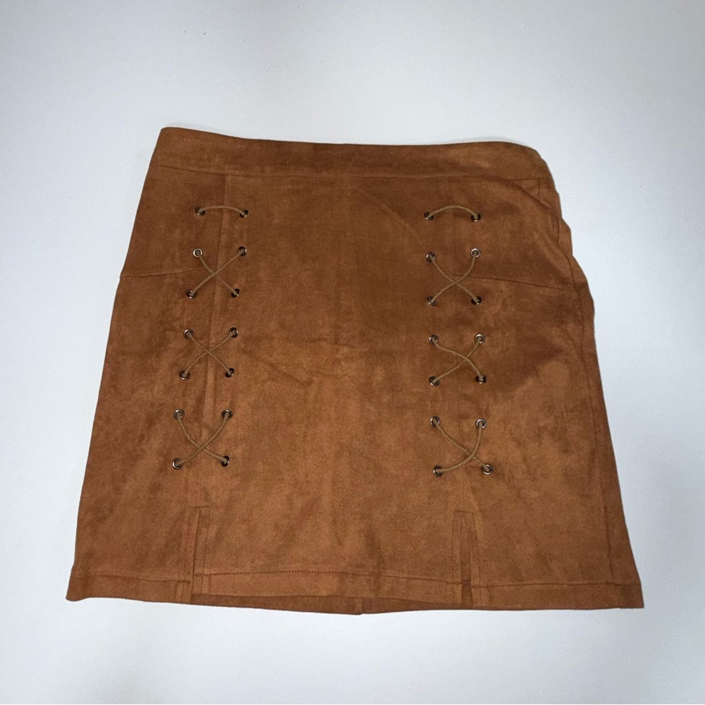 🤎 Faux Suede Lace-Up Mini Skirt – Size M (Never Worn)